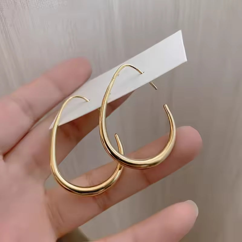 18K Gold Plated Glossy Water Drop Hoop Earrings – Minimalist Vintage Elegance